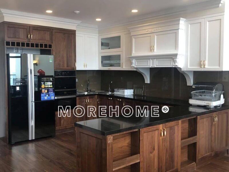 Bàn bếp ốp đá nhân tạo màu đen với các hạt kim sa lấp lánh vừa dễ vệ sinh vừa mang đến vẻ đẹp thẩm mỹ tốt